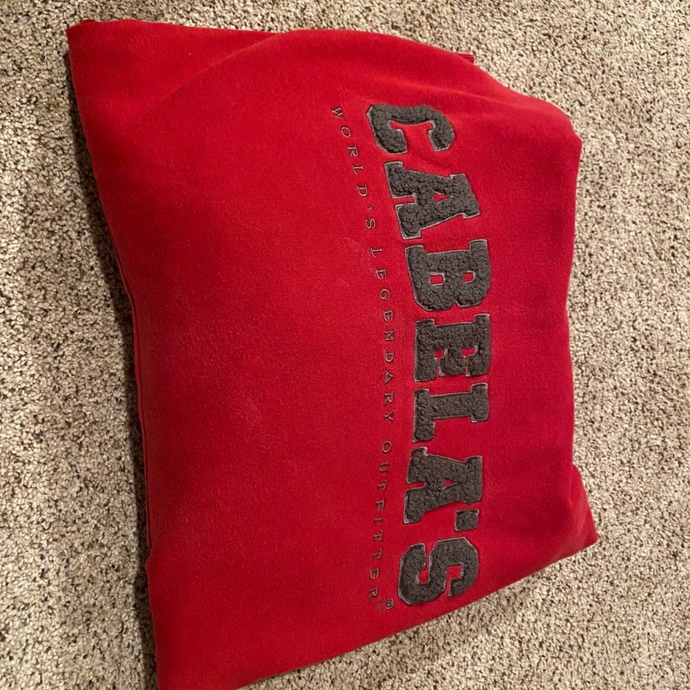 Men’s Cabela’s sweatshirt